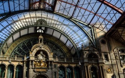 1 Day in Antwerp – Diamonds, Drinks, and a Giant Hand